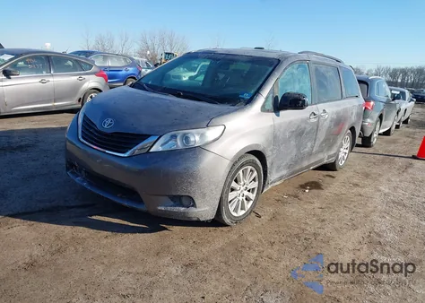 2011 Toyota Sienna Limited V6 z USA, uszkodzony, nr VIN 5TDYK3DC0BS105026